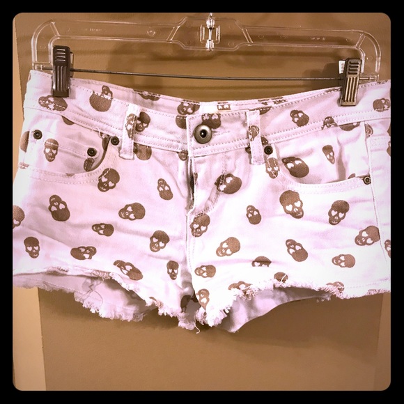 No Boundaries Pants - The BEST gold and white skull shorties
